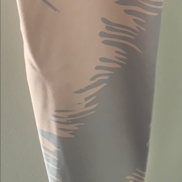 HP!! NWOT Fabletics high waisted powerhold calypso - Picture 8 of 8